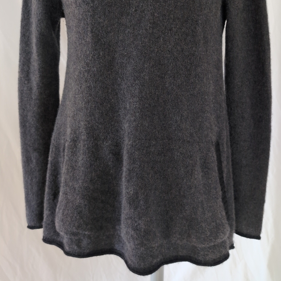 Subtle Luxury Fuzzy Cashmere V-Neck Flare Hoodie - Picture 3 of 13